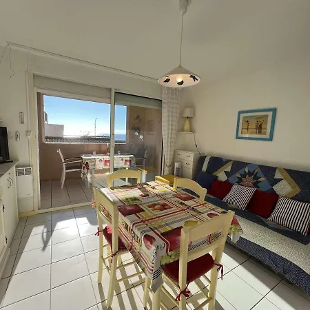 T2 Avec Terrasse Et Garage, A 80m De La - Fr-1-701-21